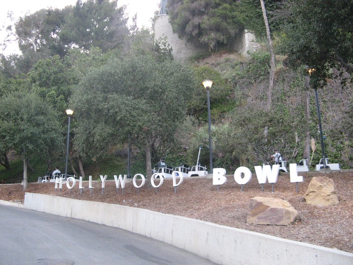 Hollywood bowl -  ,   .     . 